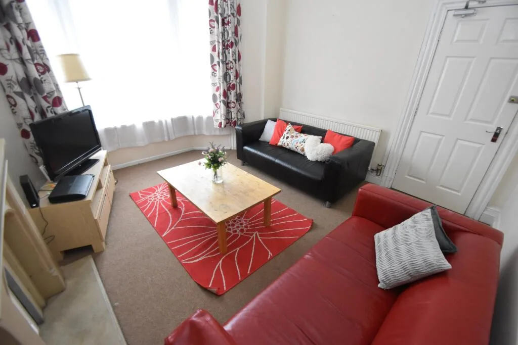6 bedroom house for rent