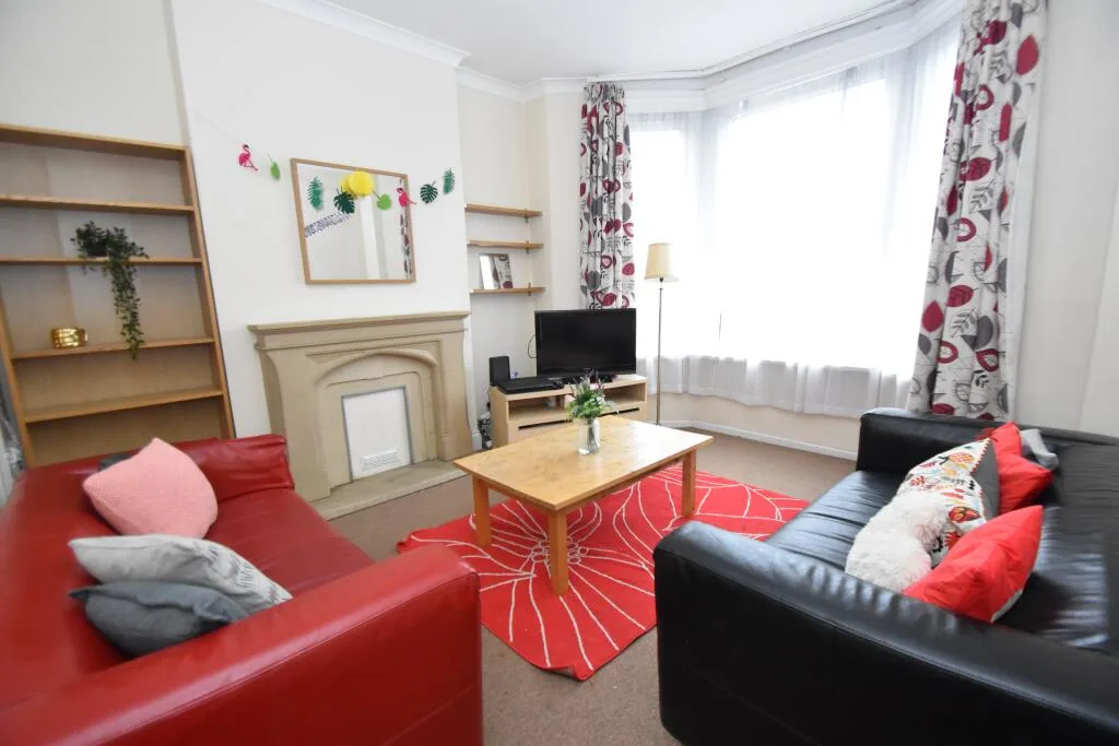 6 bedroom house for rent