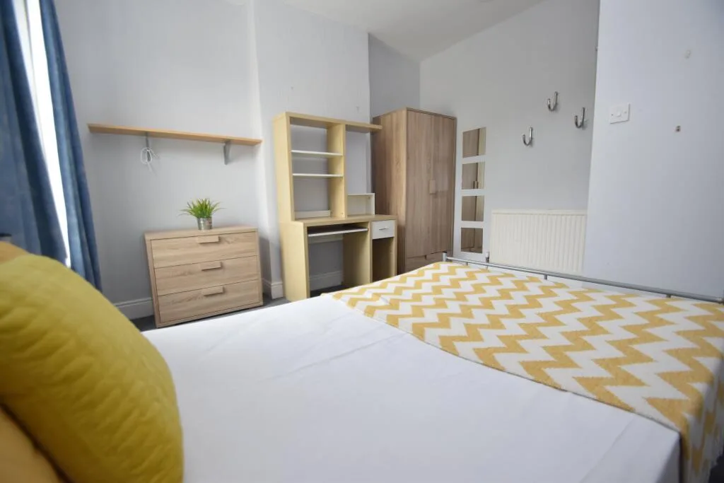 6 bedroom house for rent