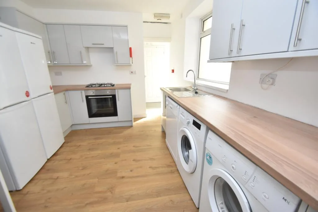6 bedroom house for rent