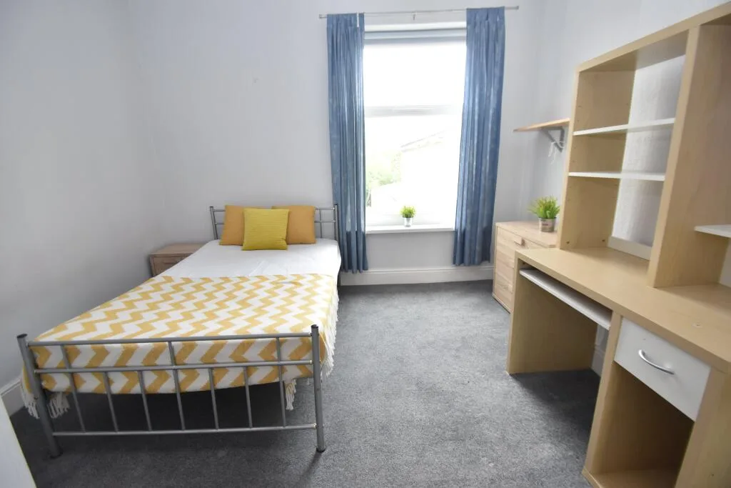 6 bedroom house for rent