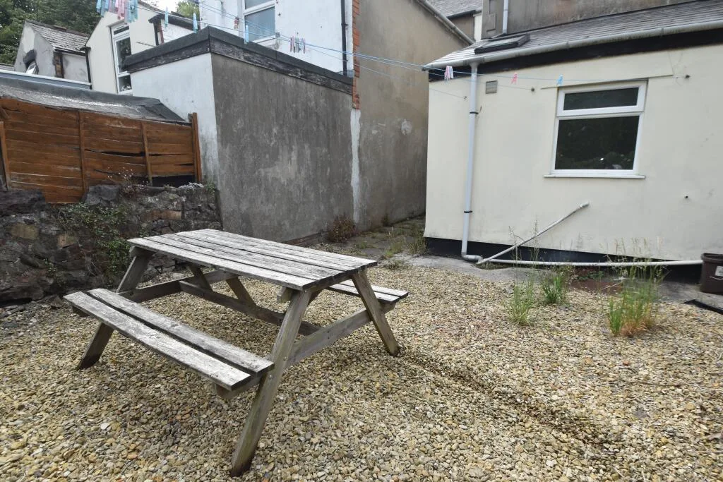 6 bedroom house for rent