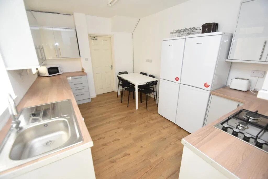 6 bedroom house for rent