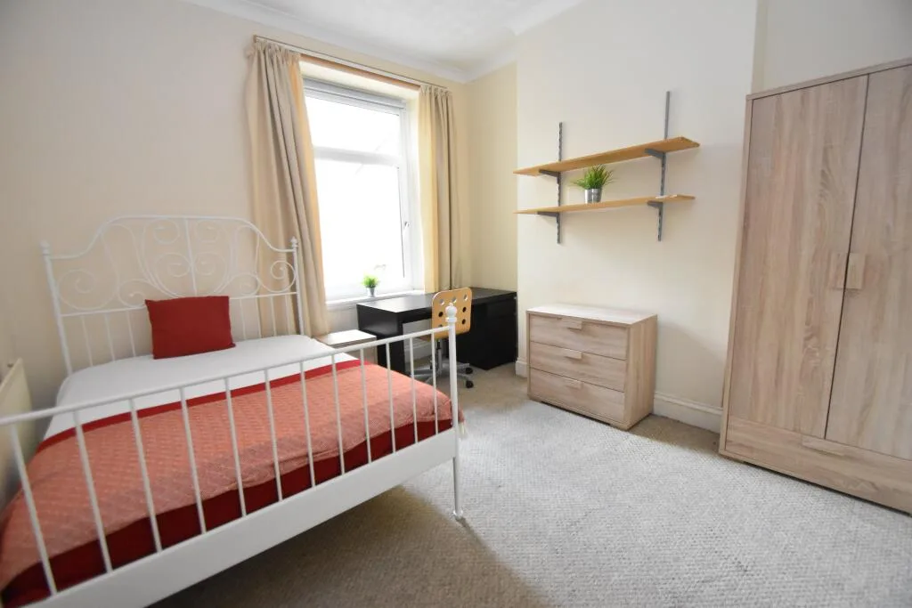 6 bedroom house for rent