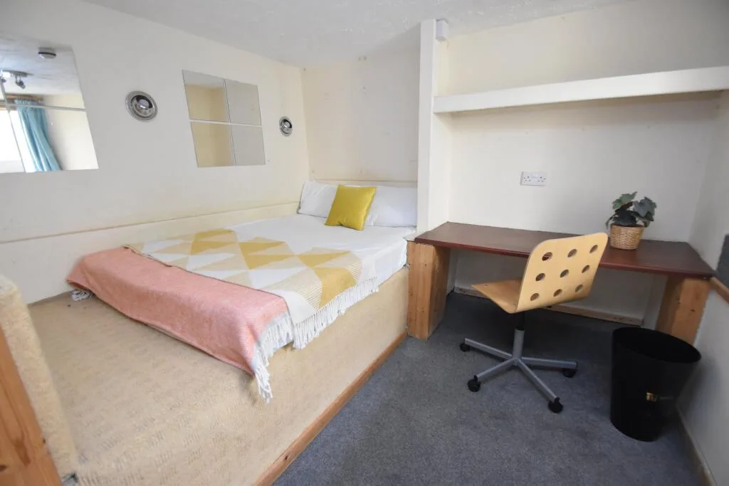 6 bedroom house for rent