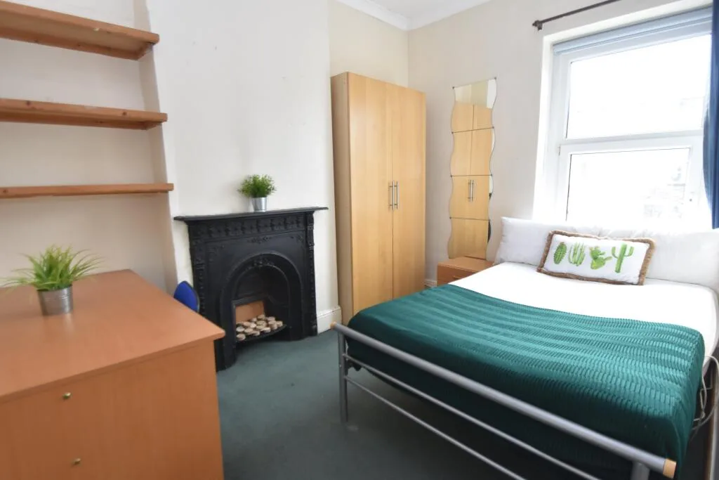 6 bedroom house for rent