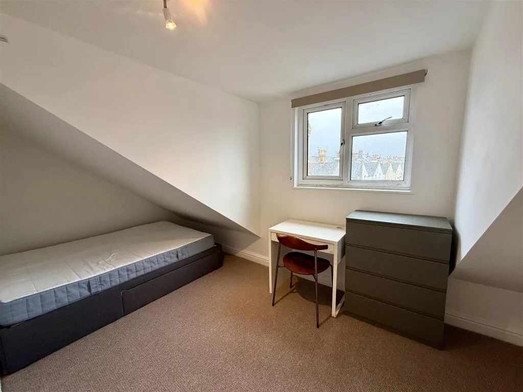 6 bedroom house for rent