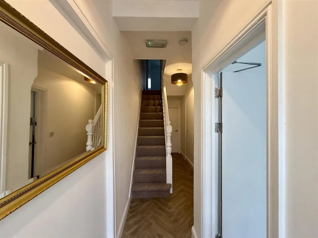 6 bedroom house for rent