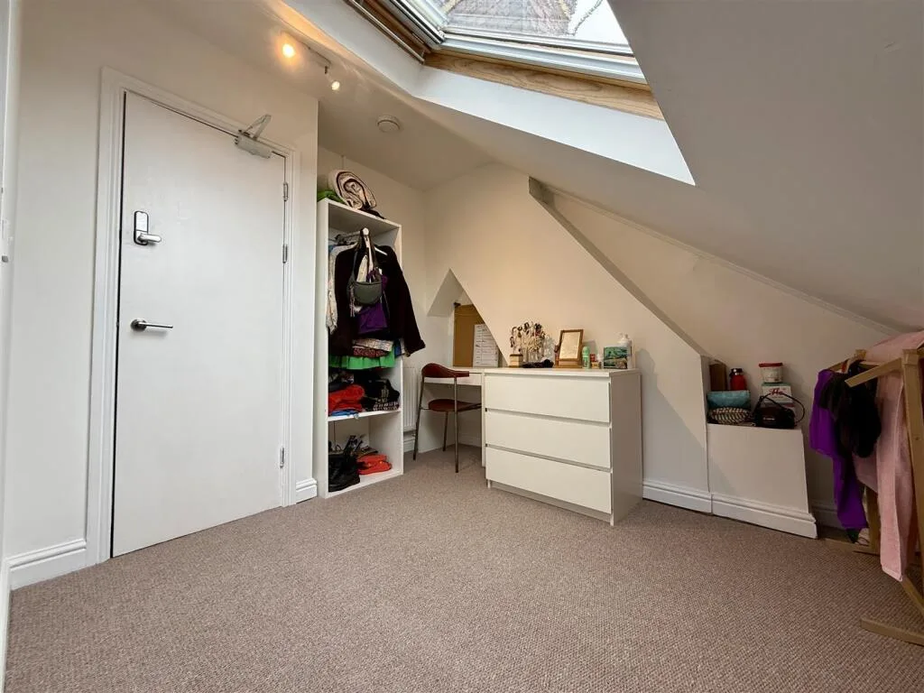 6 bedroom house for rent