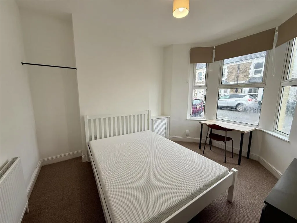 6 bedroom house for rent