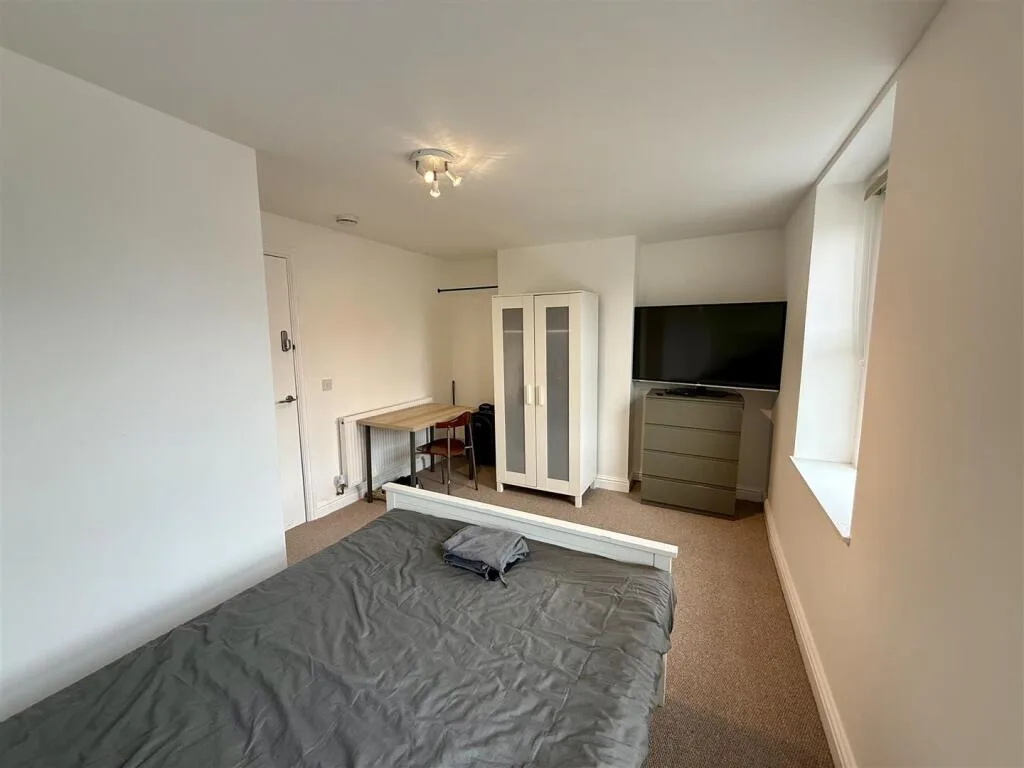 6 bedroom house for rent