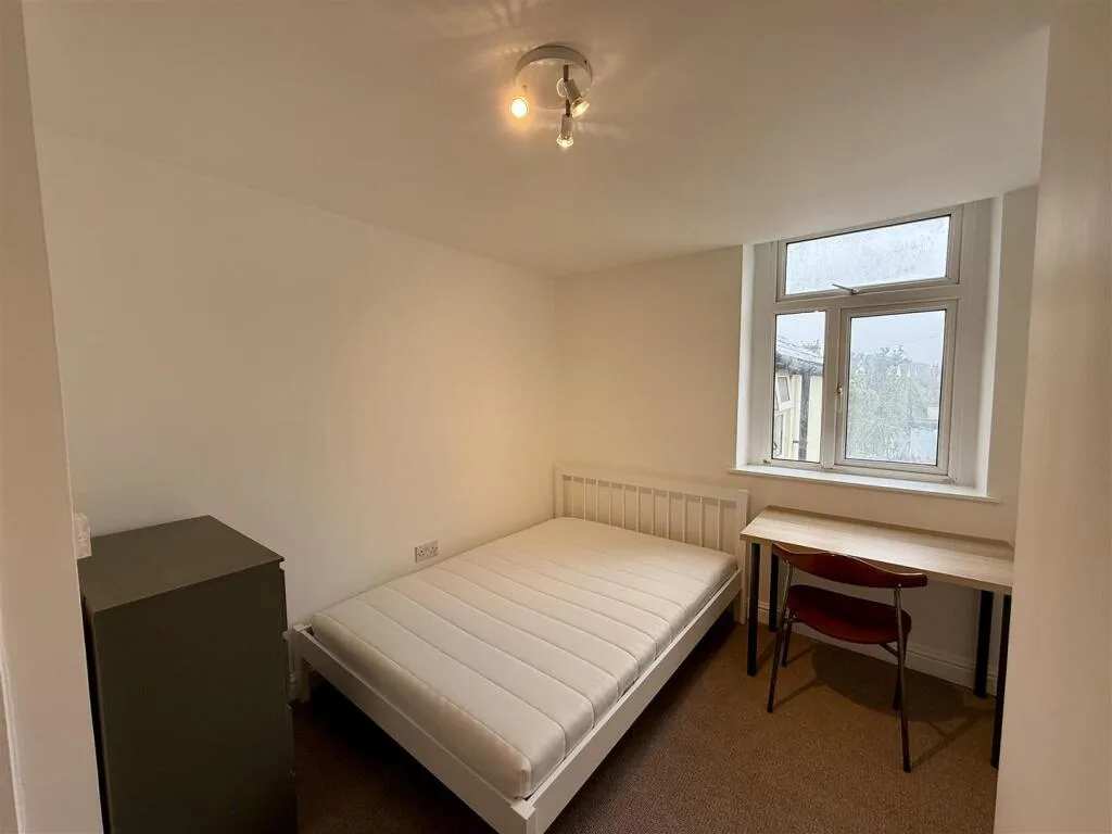 6 bedroom house for rent