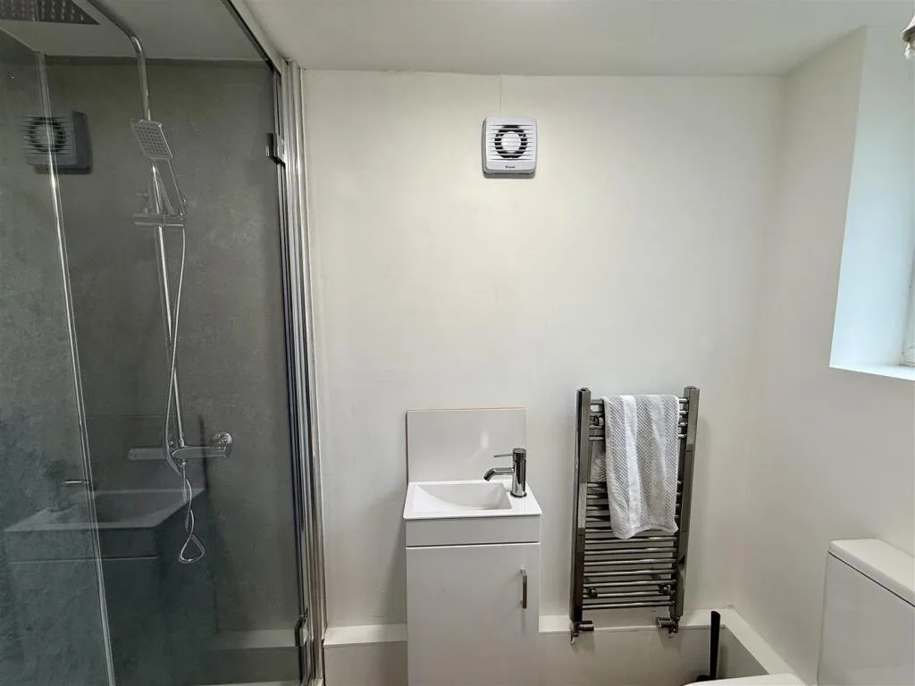 6 bedroom house for rent