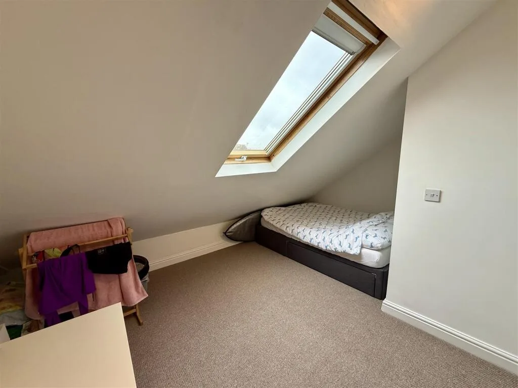 6 bedroom house for rent
