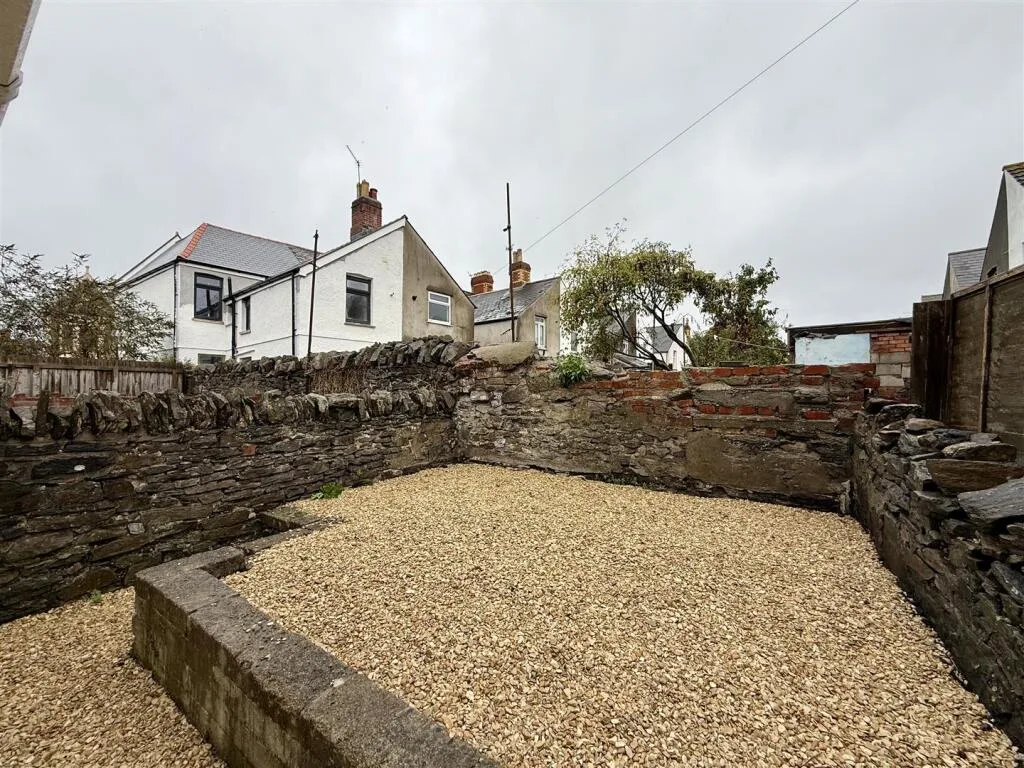 6 bedroom house for rent