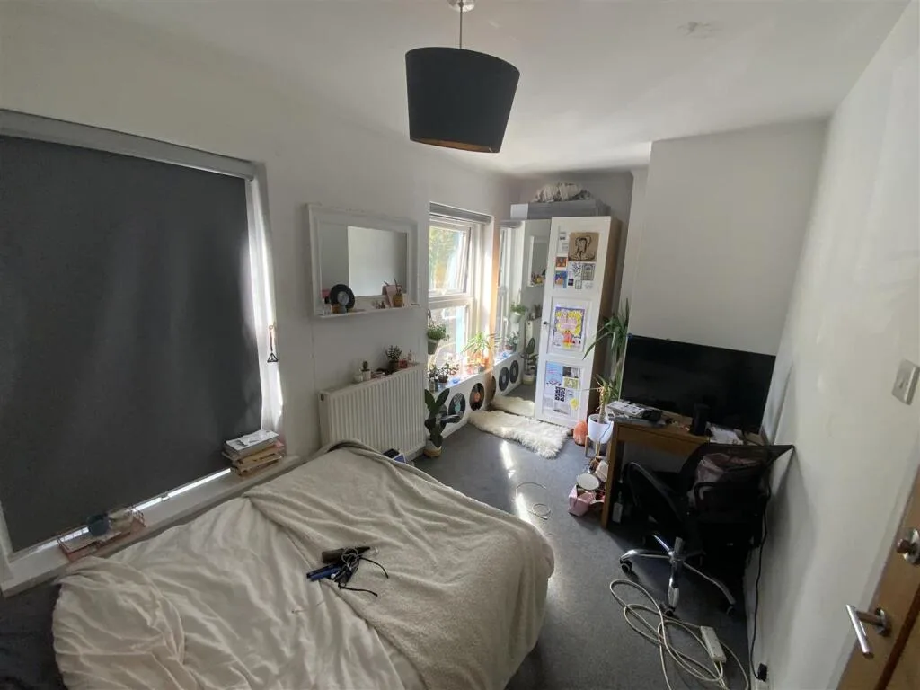 6 bedroom house for rent