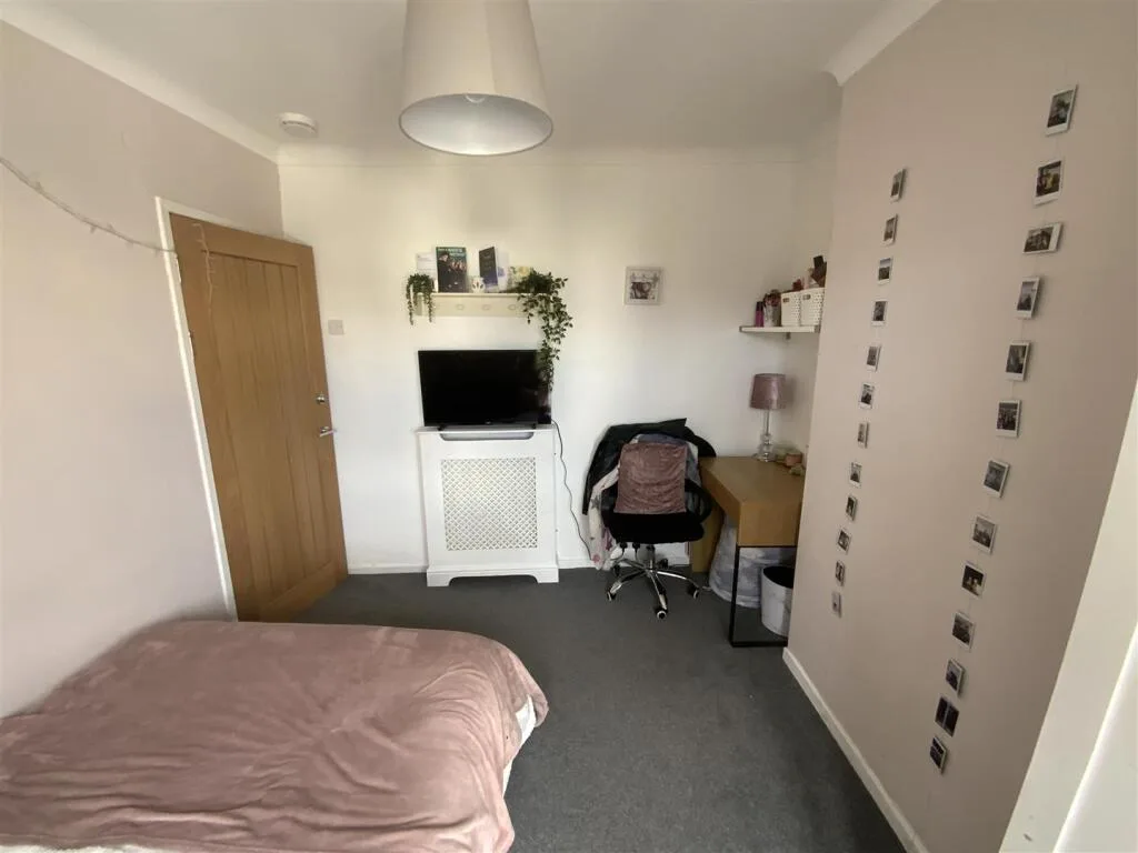 6 bedroom house for rent