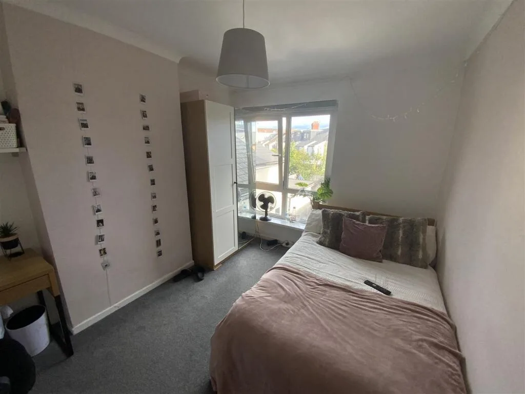 6 bedroom house for rent