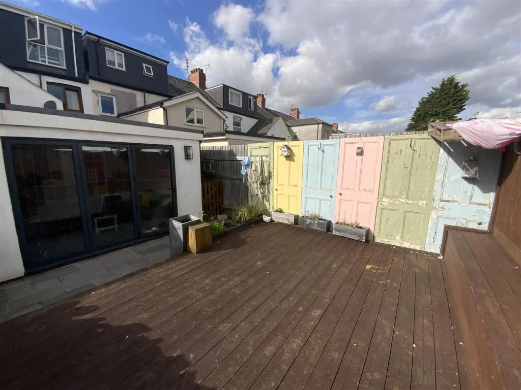 6 bedroom house for rent