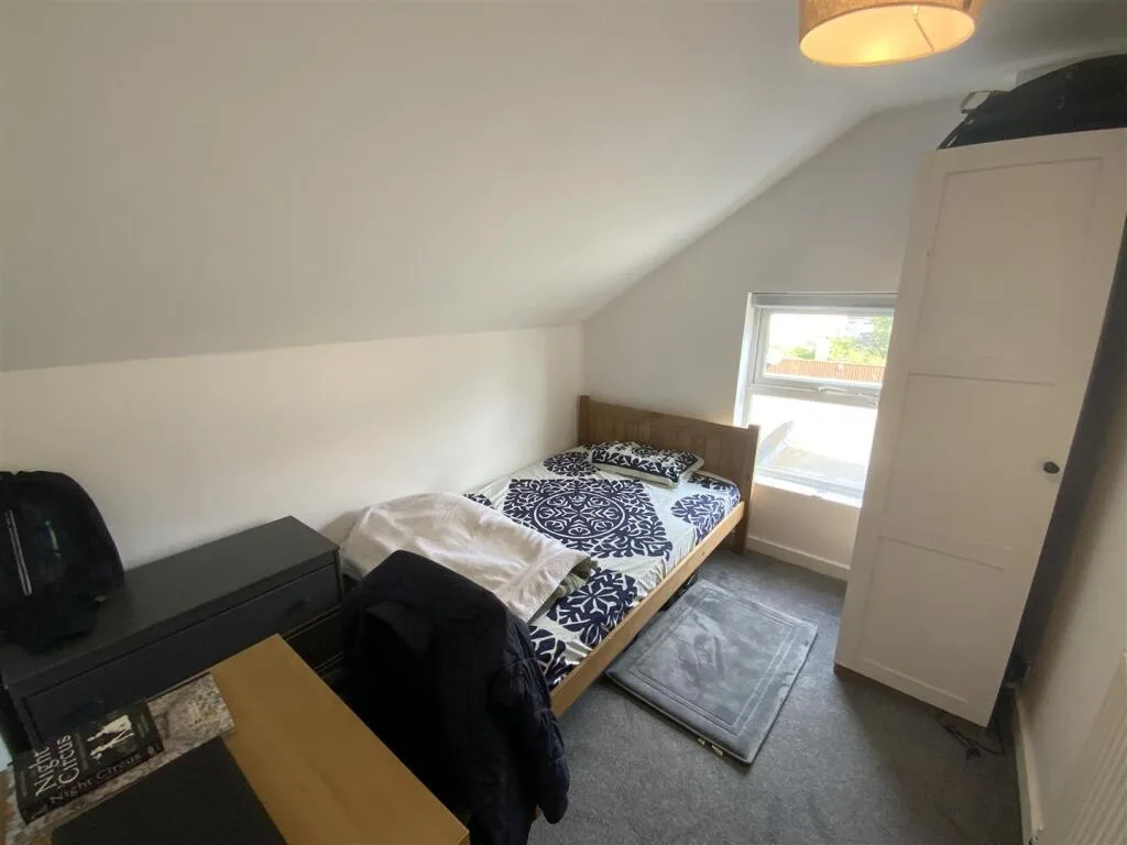 6 bedroom house for rent