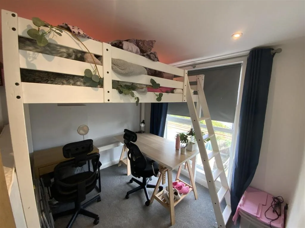 6 bedroom house for rent