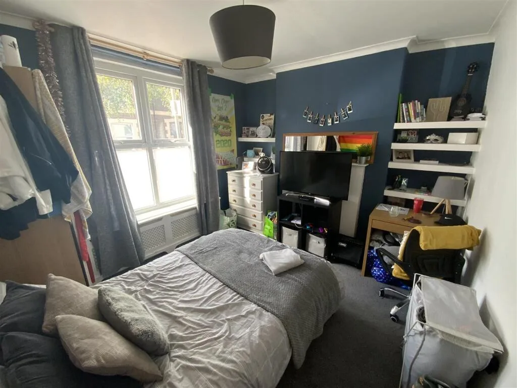 6 bedroom house for rent
