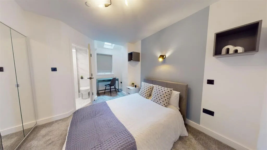 8 bedroom house for rent