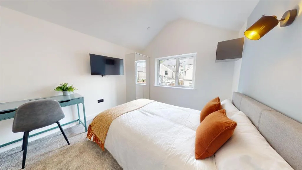 8 bedroom house for rent