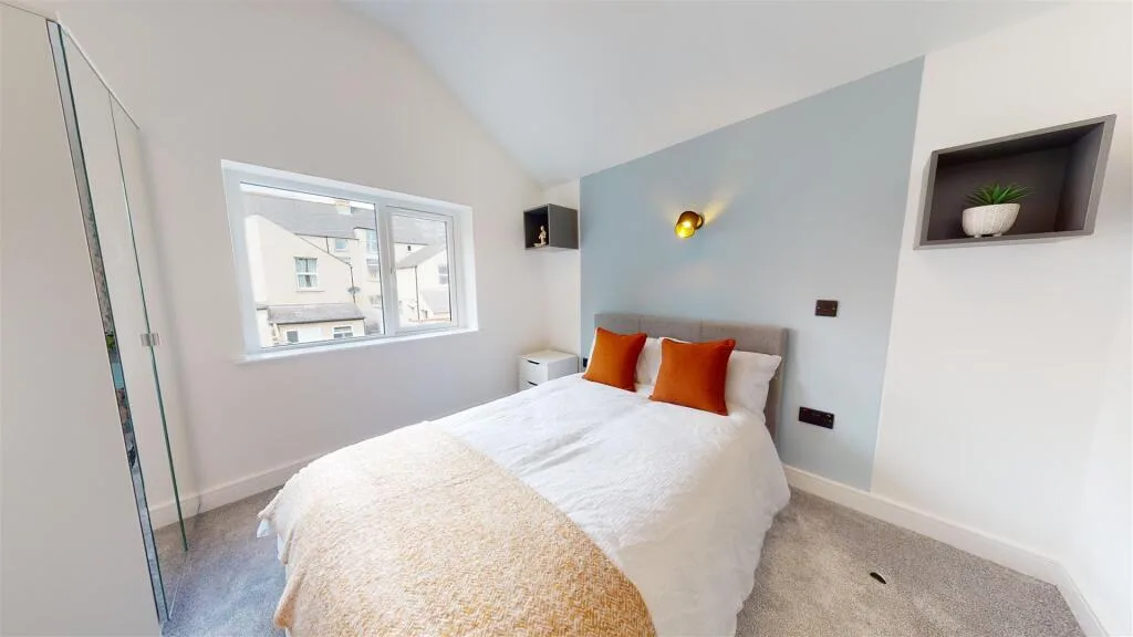 8 bedroom house for rent