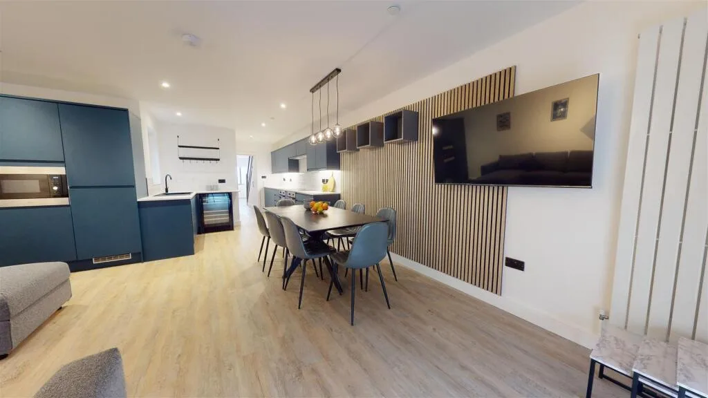 8 bedroom house for rent