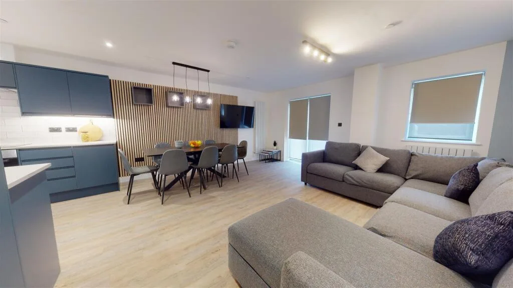 8 bedroom house for rent