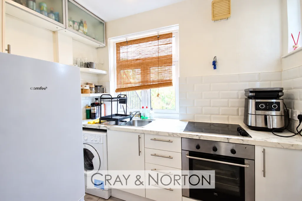 1 bedroom maisonette for rent