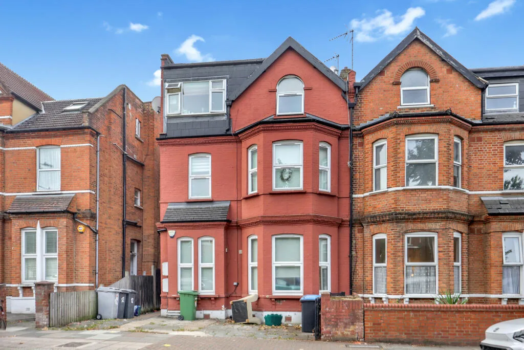 3 bedroom flat for rent