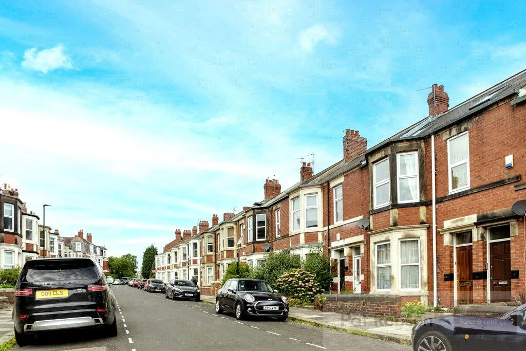 6 bedroom maisonette for rent