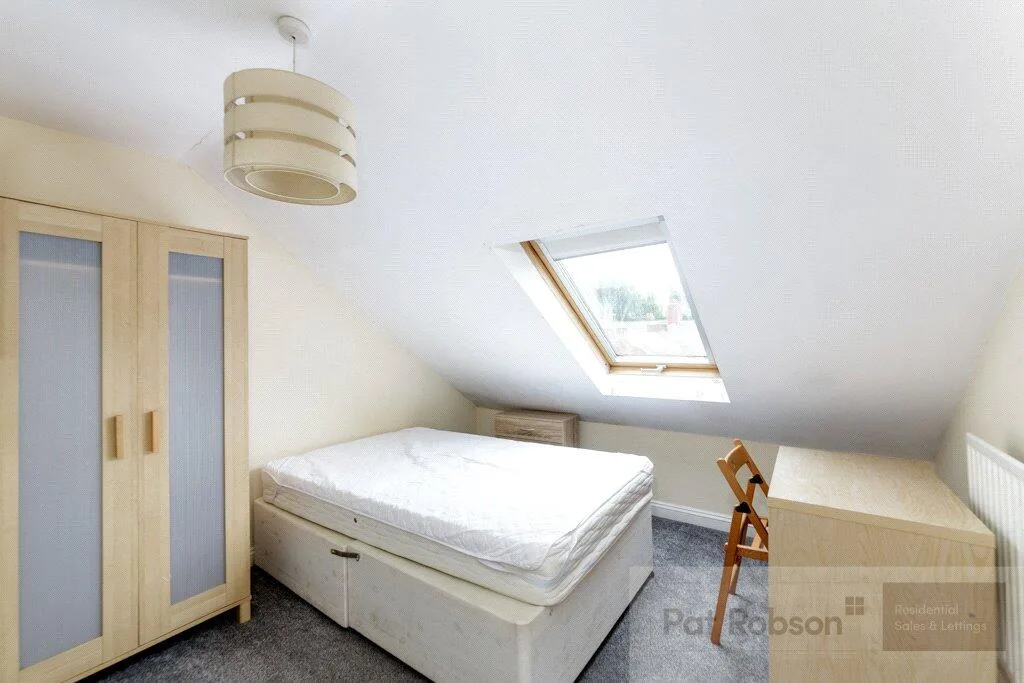 6 bedroom maisonette for rent