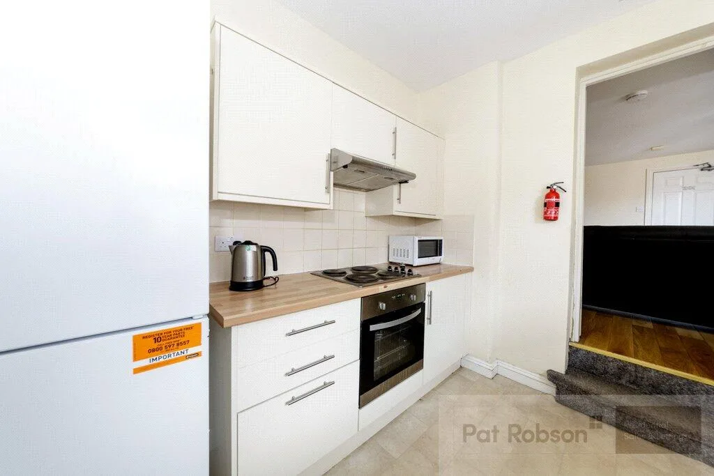 6 bedroom maisonette for rent