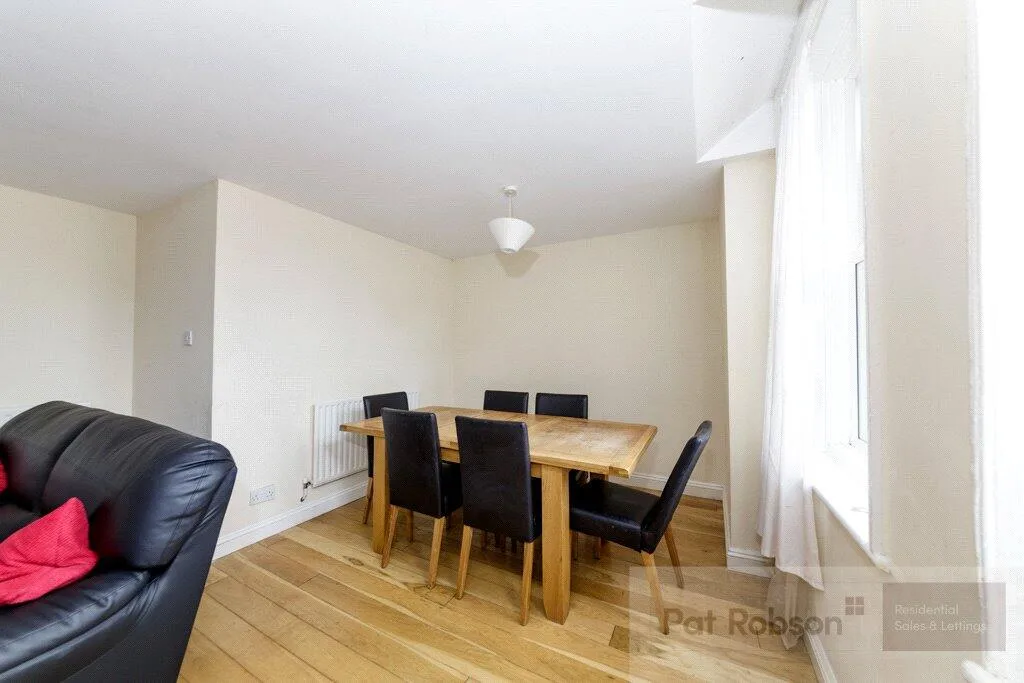 6 bedroom maisonette for rent