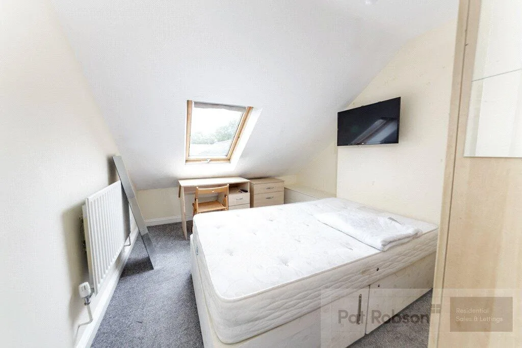 6 bedroom maisonette for rent