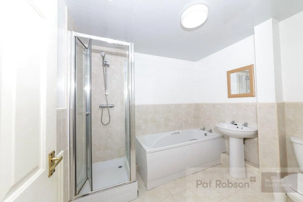 6 bedroom maisonette for rent