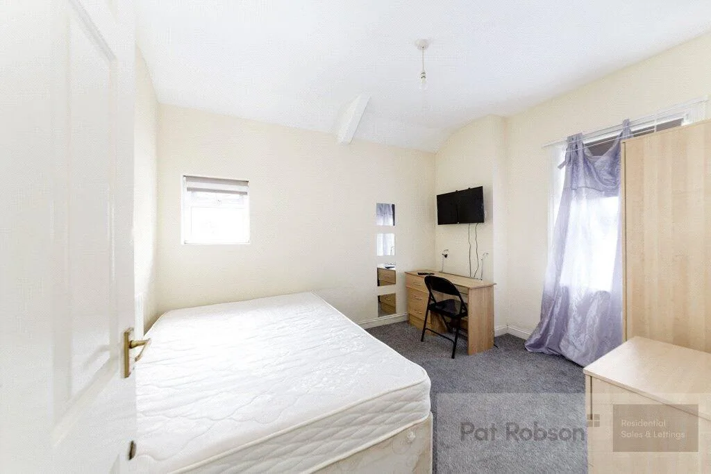 6 bedroom maisonette for rent
