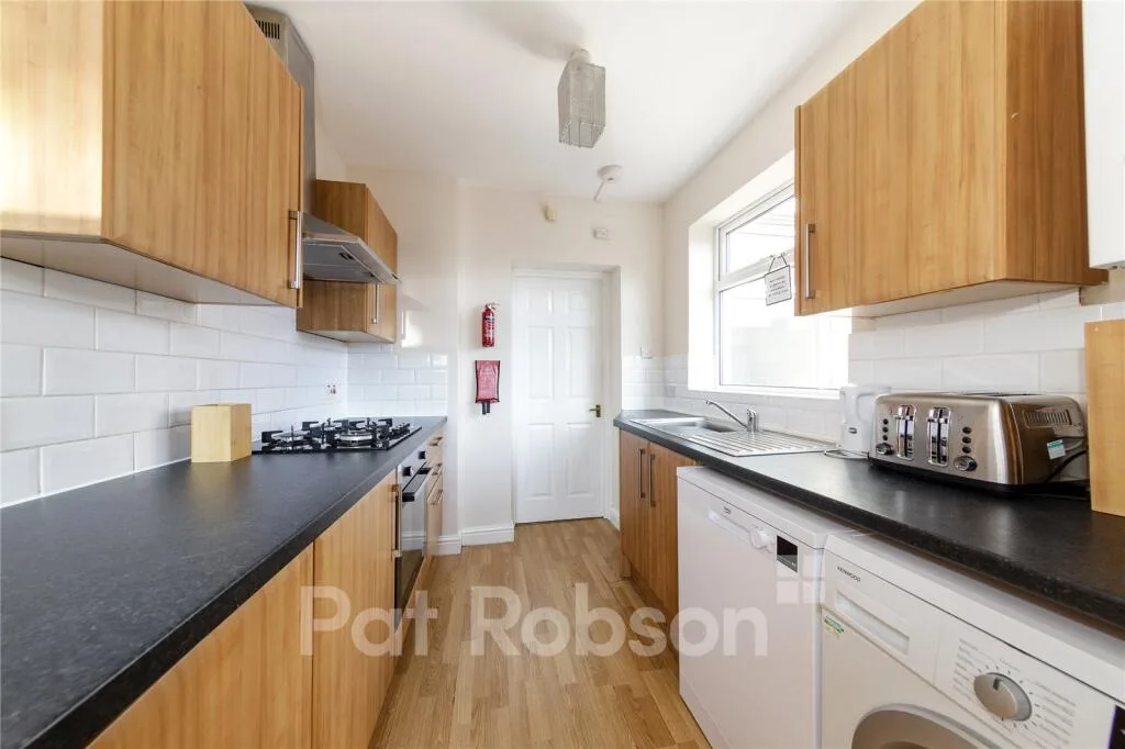 5 bedroom maisonette for rent