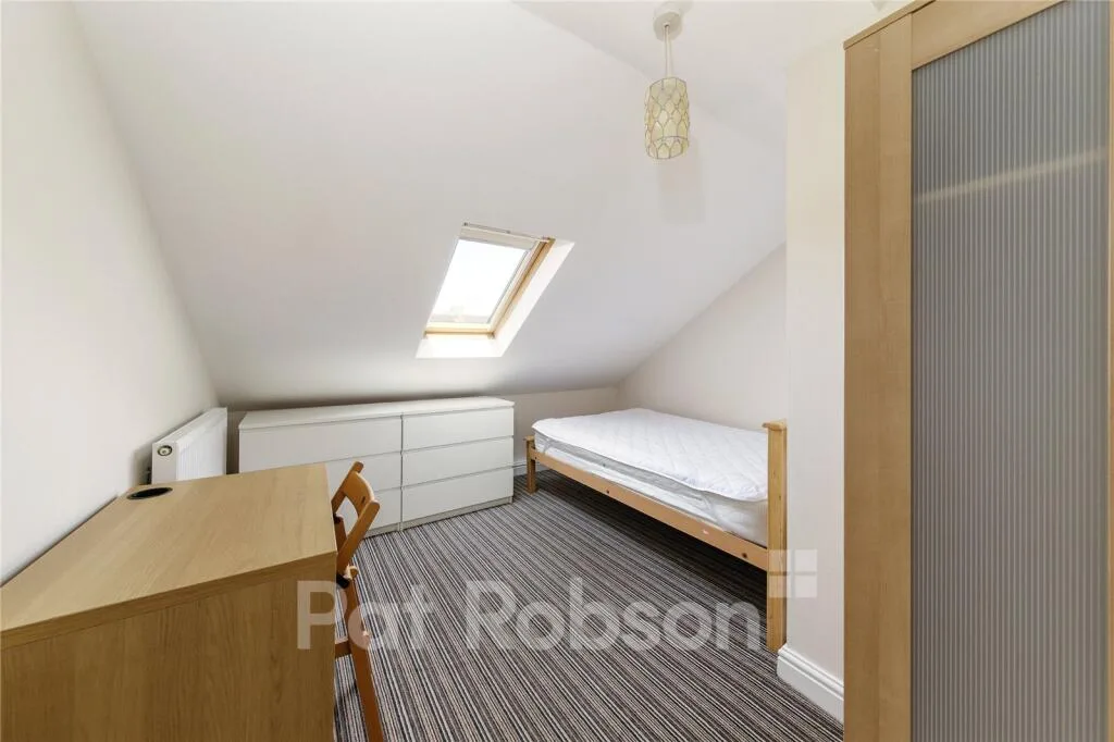 5 bedroom maisonette for rent