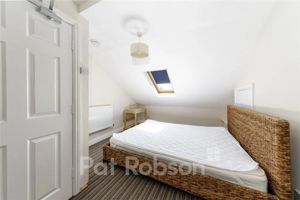 5 bedroom maisonette for rent