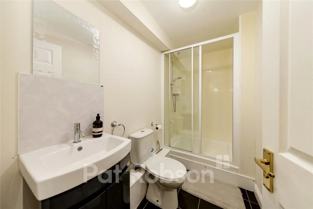 5 bedroom maisonette for rent