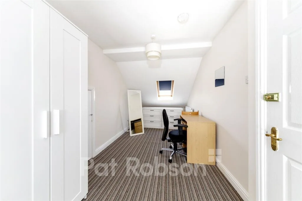 5 bedroom maisonette for rent