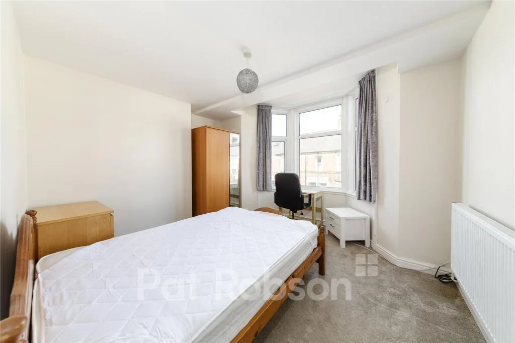 5 bedroom maisonette for rent