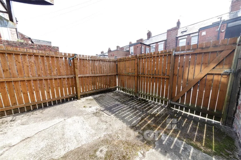 5 bedroom maisonette for rent