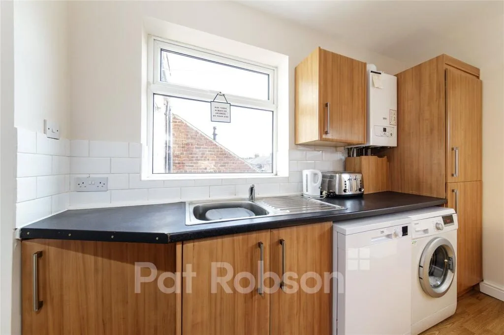 5 bedroom maisonette for rent
