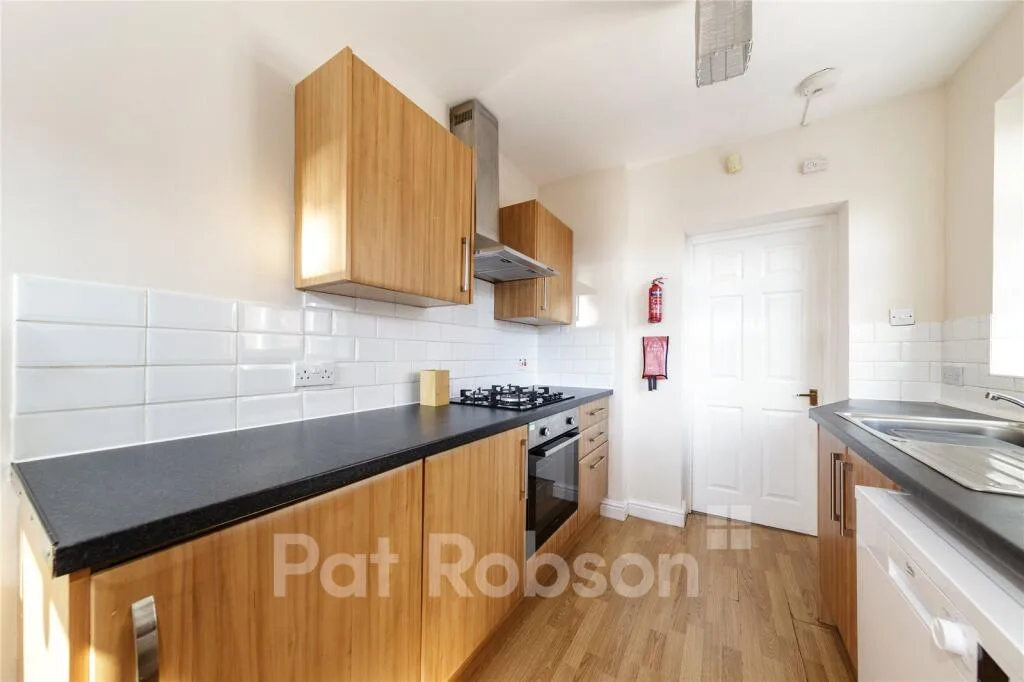 5 bedroom maisonette for rent