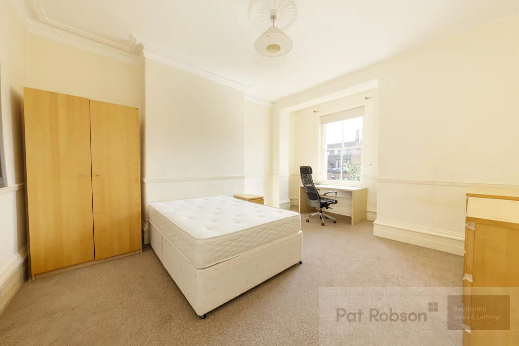 6 bedroom property for rent